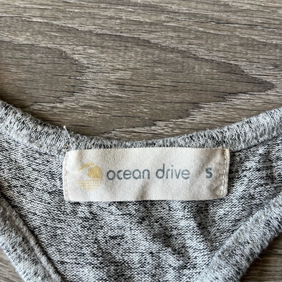 Comfortable gray tank top - Picture 3 of 3